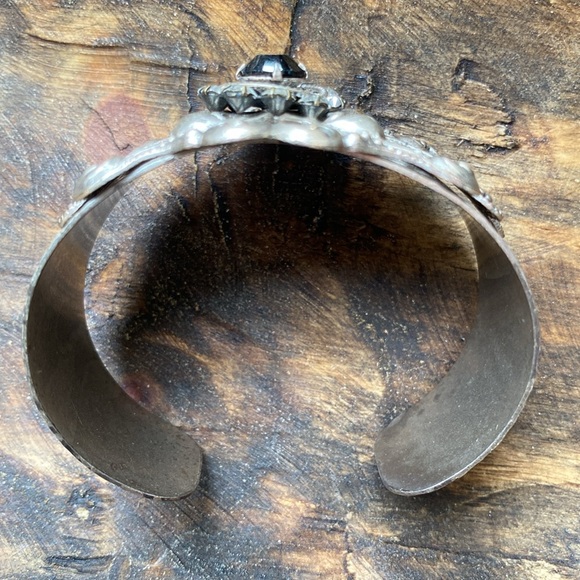 Hammered metal bracelet cuff - Picture 2 of 9